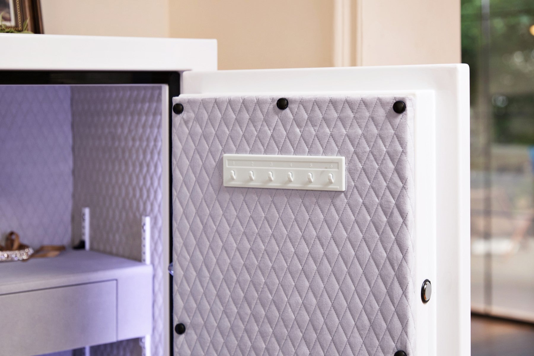 This security jewelry safe is with high gloss white color, combine handcrafted jewelry chest with superior mechanical engineering to create the perfect solution to keep your jewelry organized and protected.