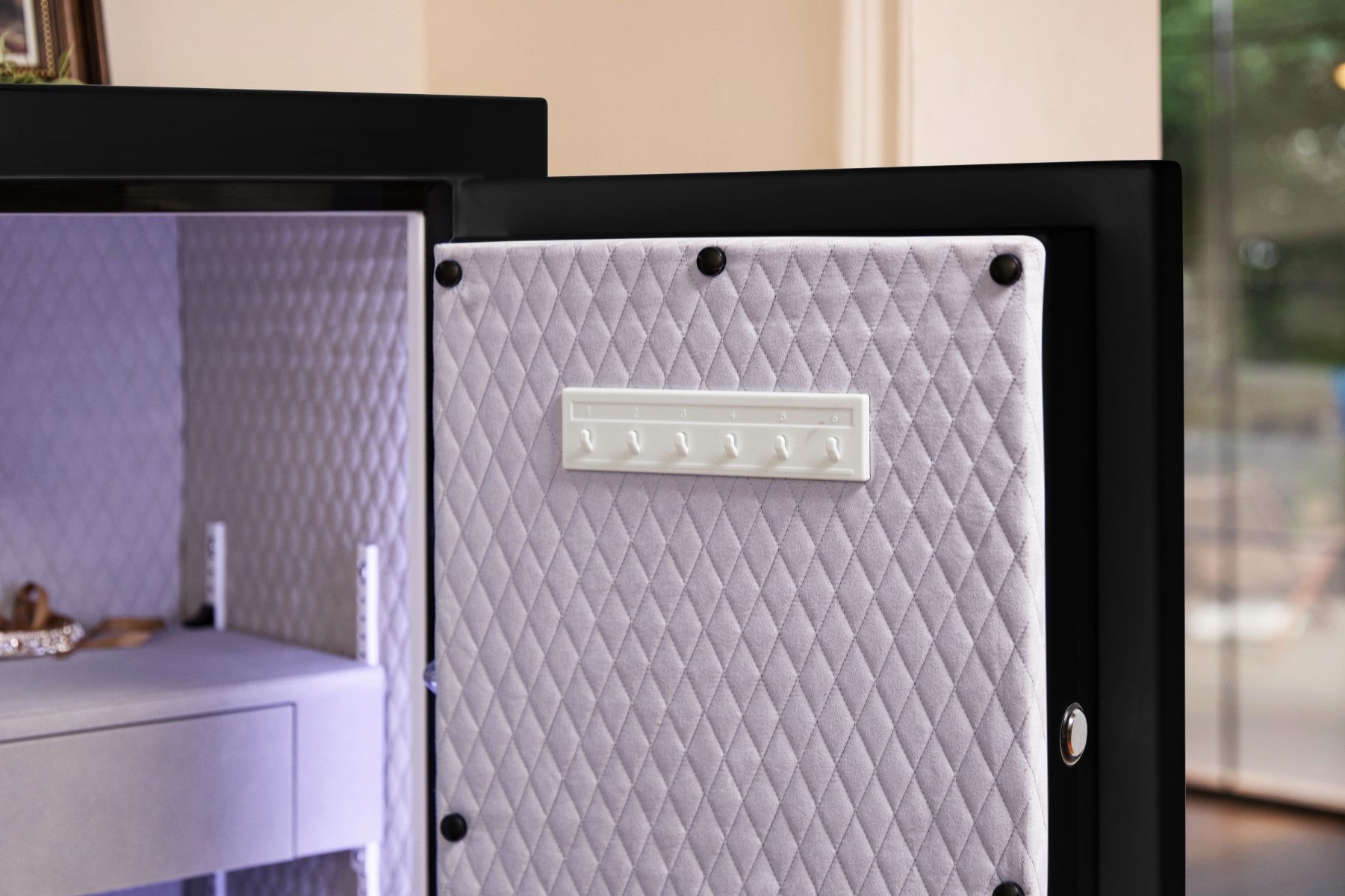 This security jewelry safe is with high gloss white color, combine handcrafted jewelry chest with superior mechanical engineering to create the perfect solution to keep your jewelry organized and protected.